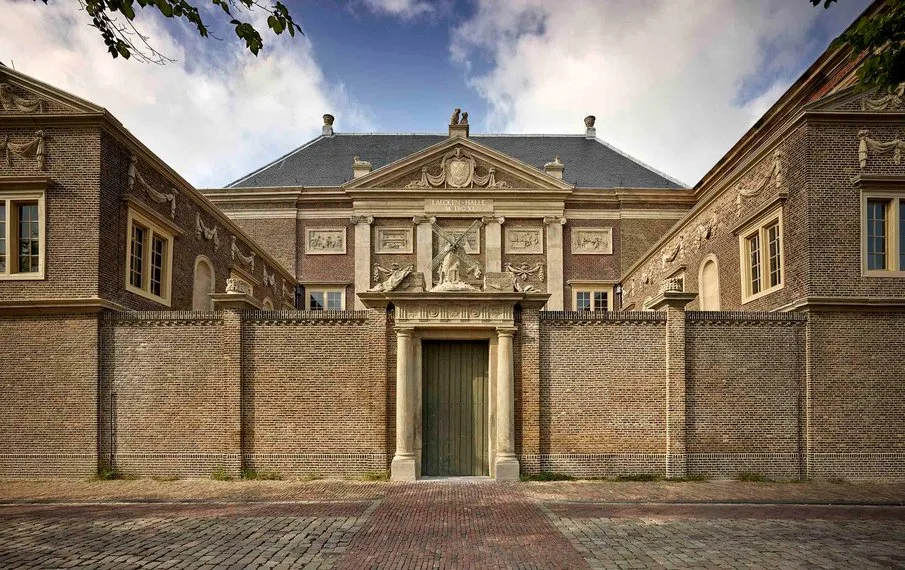 Vooraanzicht - Museum de Lakenhal